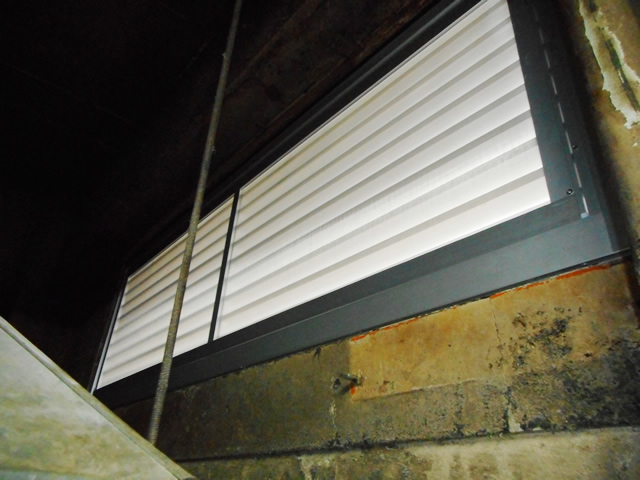 名古屋市西区 工場の窓を換気のできるガラリに取替【窓リフォーム】